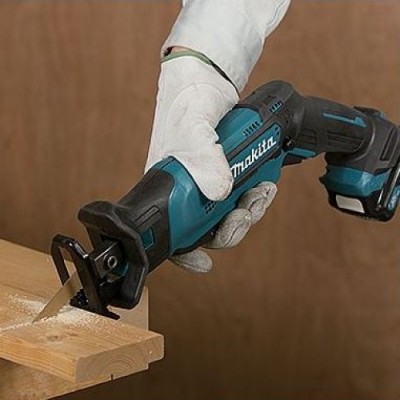 Акумуляторна шабельна пилка Makita JR 105 DWAE